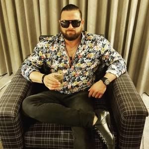 Meet your Posher, Eric